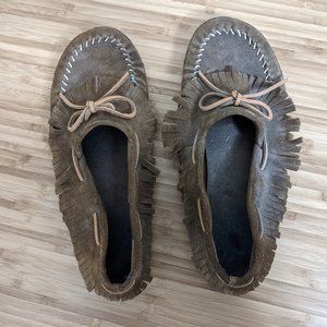 Minnetonka Brown Leather Moccasins – Bow & Fringe, Worn Inside Only